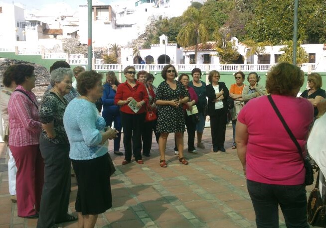 Alumnas del Centro de Adultos conocen el patrimonio histórico de Almuñécar