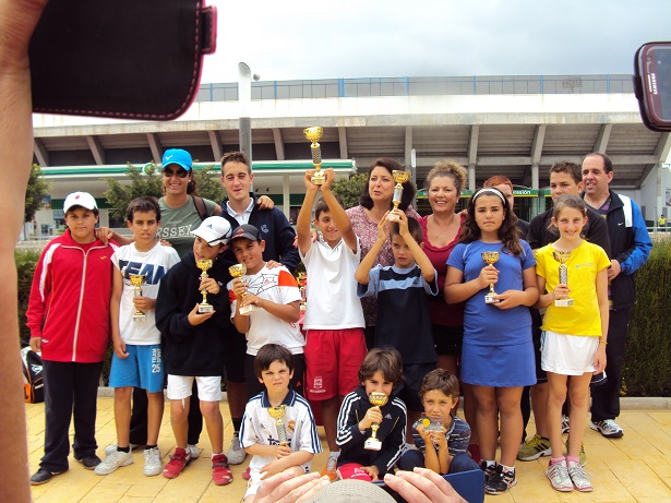 El Torneo de las Escuelas de Tenis de Almuñécar y Salobreña reúne a más de medio centenar de jugadores