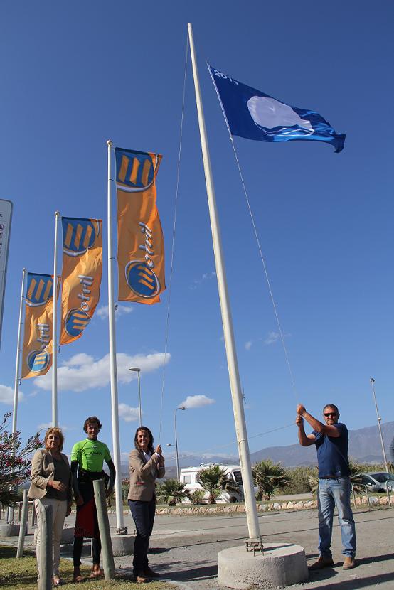 Tres banderas azules para seis kilómetros de costa motrileña