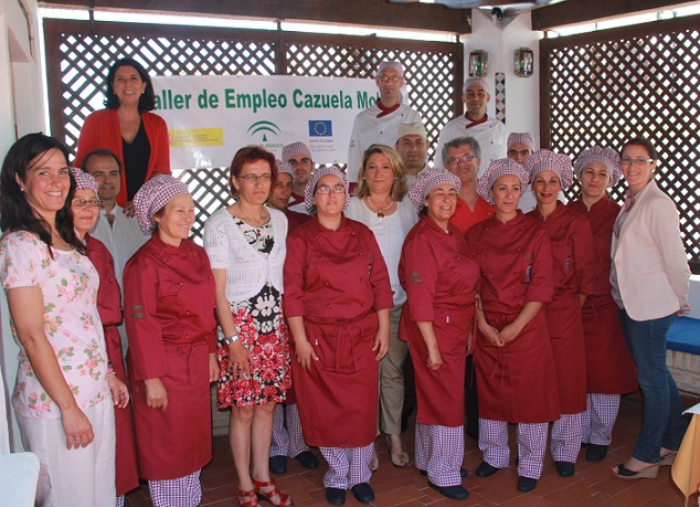 La alcaldesa de Almuñécar y la delegada de Educación visitan el Taller de Empleo Cazuela Mohína