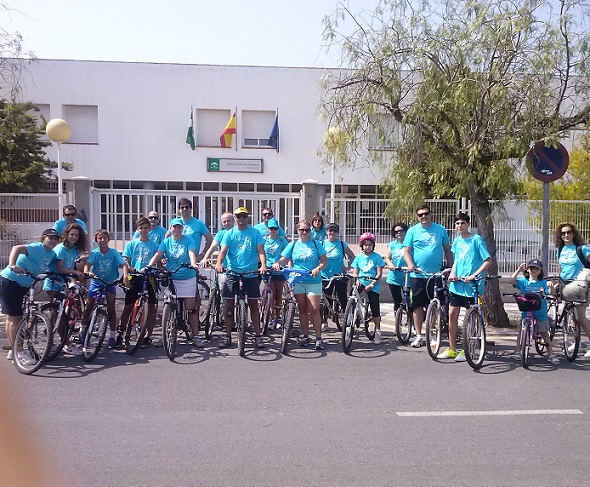 El PP celebra una marcha cicloturista para reclamar aparcamientos para bicicletas en Salobreña