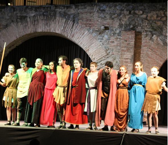 El grupo gaditano Balbo Teatro abrió anoche con éxito  el VI Festival de Teatro Grecolatino de Almuñécar
