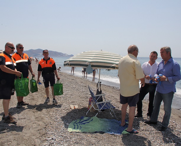 5.000 conos mantendrán limpias de pequeños residuos las playas de Motril
