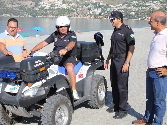 La Policía Local de Almuñécar cuenta con  una Patrulla Medioambiental para hacer cumplir las ordenanzas en playas y medio urbano y rural