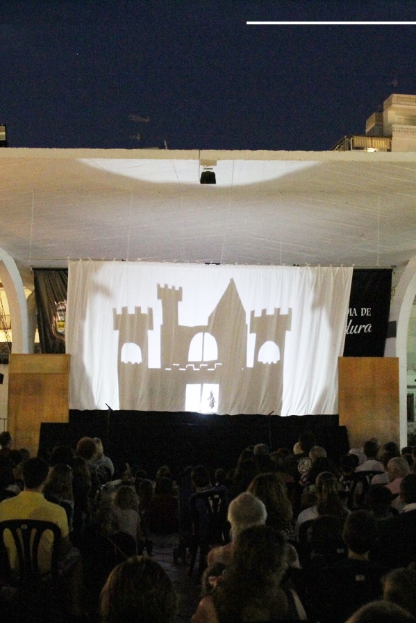 El XV Festival de Títeres de La Herradura arranca con lleno de público y un espectáculo de sombras y títeres