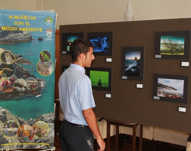 El hotel Bahía Almuñécar acoge la exposición fotográfica del Concurso de Medio Ambiente