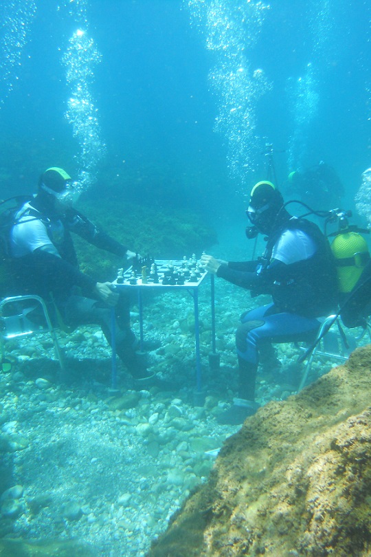 Carchuna, sede del primer torneo europeo de ajedrez submarino