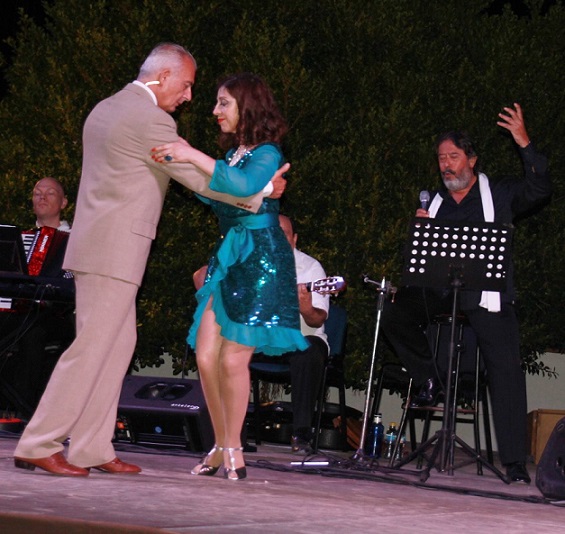 Jolís presentó  en La Herradura  su espectáculo El Tango y la Chanson