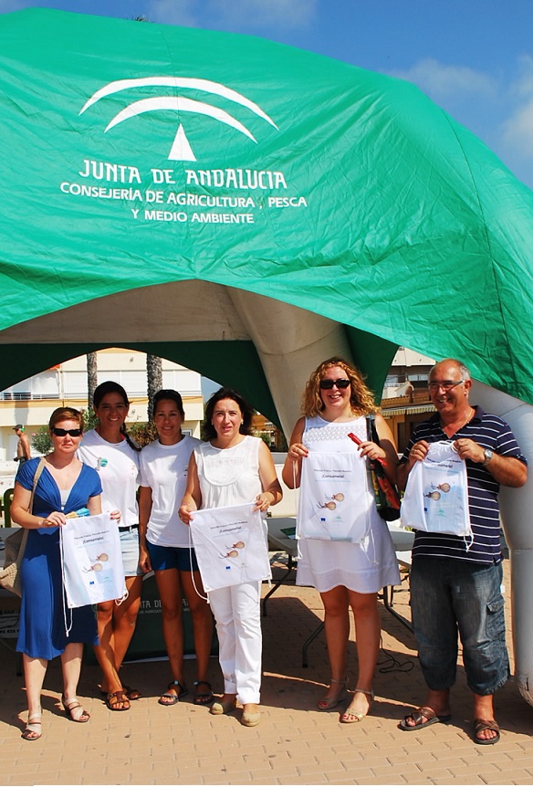 La Junta trae a las playas granadinas una campaña de información para prevenir el consumo de inmaduros