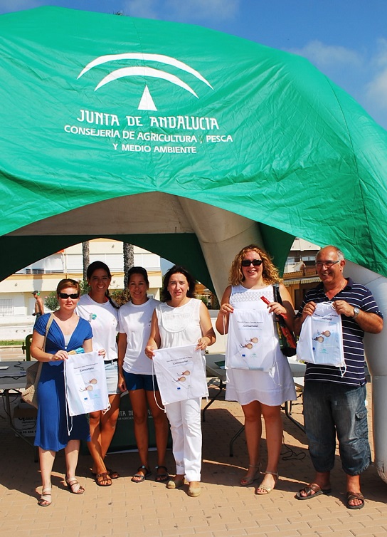 La Junta cierra la campaña contra el consumo de inmaduros en playas granadinas con más de 1.200 personas participantes