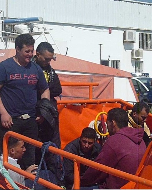 Llegan al puerto de Motril los 14 inmigrantes interceptados