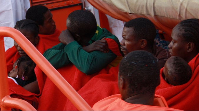 A prisión los presuntos responsables de pilotar la patera llegada a Motril con más de 70 inmigrantes