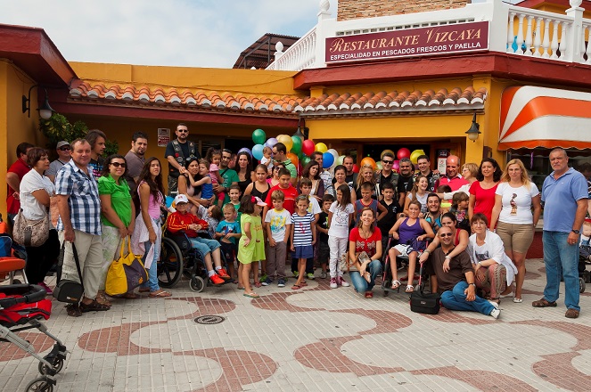Un grupo de niños oncológicos hospitalizados y sus familias disfrutaron de una  jornada de turística en Almuñécar