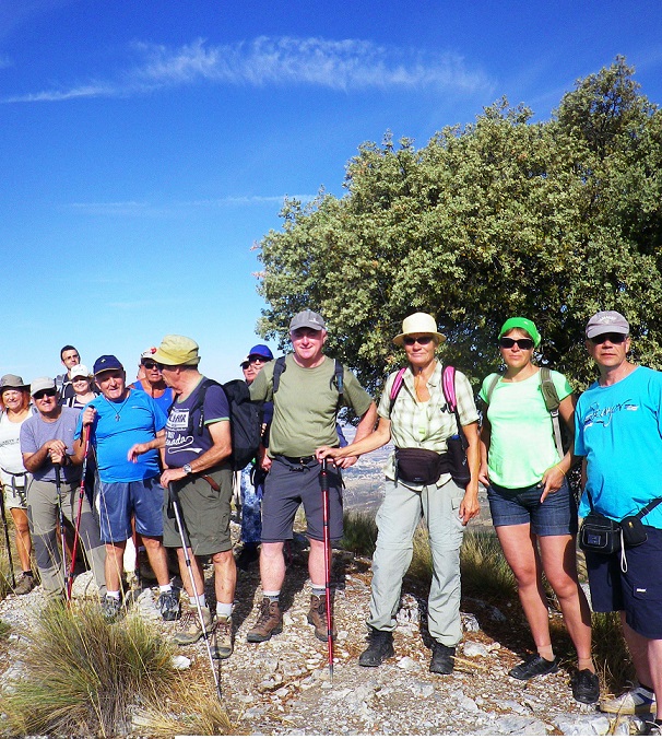 Casi una treintena de senderistas sexitanos subieron al pico Bocá de la Pesca y Dílar