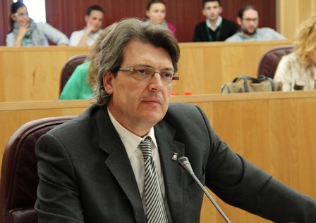 Los ayuntamientos que encomiendan la gestión del tratamiento de residuos a la Diputación asumen la tasa aprobada en el pleno provincial