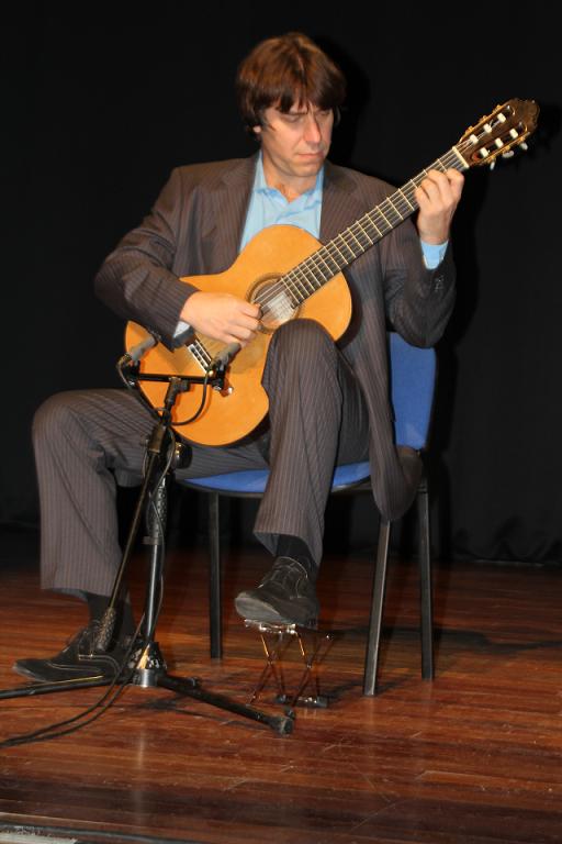 El  guitarrista  Joaquín Clerch ofreció un bello concierto en la Casa de la Cultura de Almuñécar