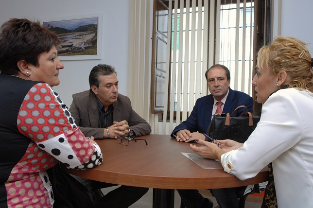 Marta Nievas visita el centro de Servicios Sociales Comunitarios de Órgiva que atiende a 27.000 personas de la Alpujarra