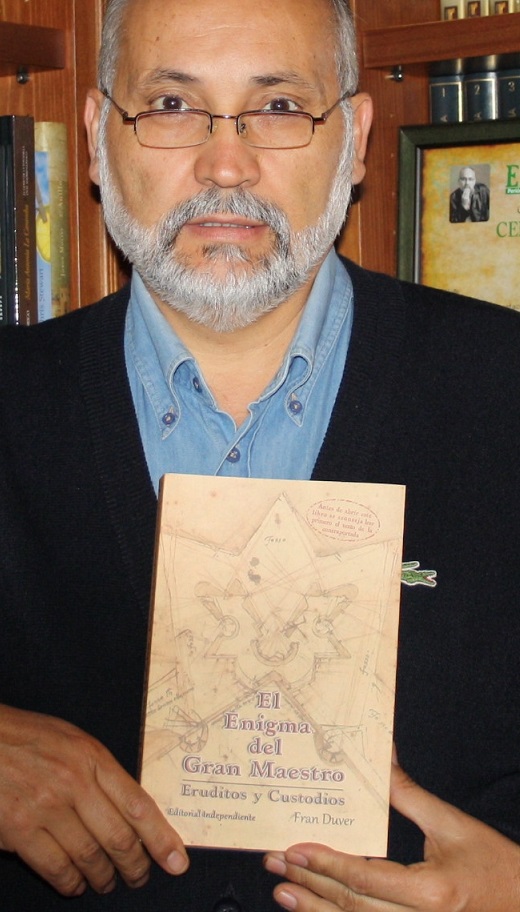 El motrileño Paco López presenta su novela El Enigma del Gran Maestro - Eruditos y Custodios.