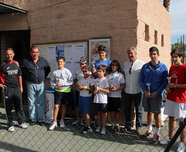 Más de medio centenar de raquetas participan en la primera prueba del V circuito municipal de tenis