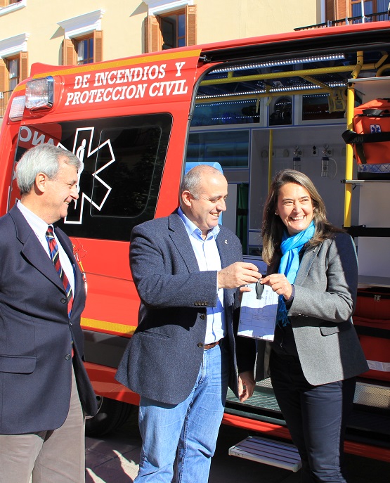 El Parque de Bomberos de Motril incorpora a su equipamiento una nueva ambulancia