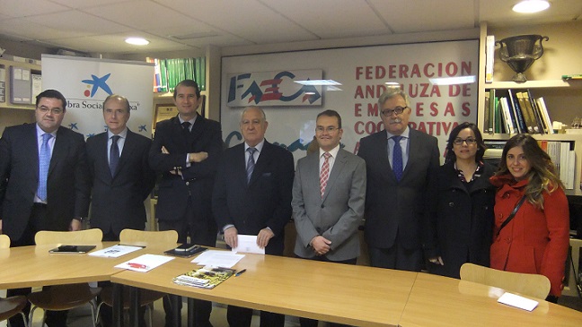 FAECA-Granada y la Obra Social la Caixa firman un convenio para el desarrollo de cursos de formación sobre labores agrarias