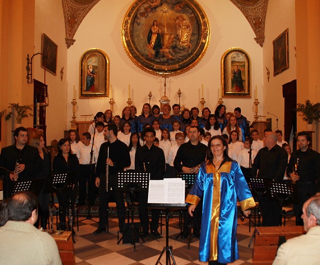El Coro de la Escuela de Música y Danza de Almuñécar ofreció con éxito su concierto Voces de Navidad III