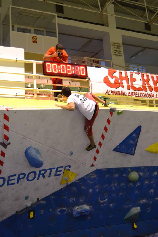 Sergio Serrano y Victoria Vega se adjudican el Primer Campeonato de Andalucía de Escalada de Bloque