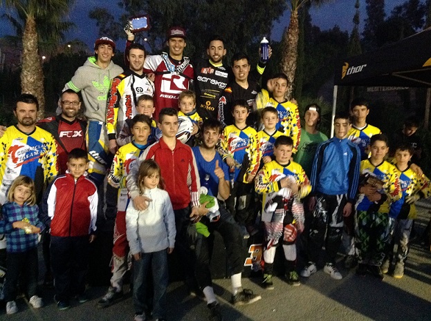 Una veintena de corredores de BMX participaron en el Clinic con el campeón de España Alejandro Kim