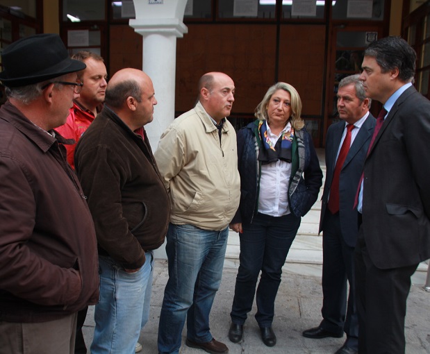La alcaldesa de Almuñécar Trinidad Herrera viaja este martes a Sevilla encabezando una delegación sexitana de agricultores