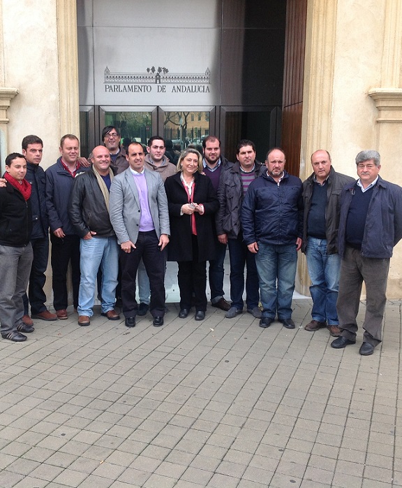 La alcaldesa de Almuñécar y una delegación de agricultores se han entrevista con el portavoz del PP en el Parlamento Andaluz