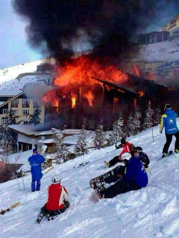 Se incendia el Hotel Lodge de Sierra Nevada