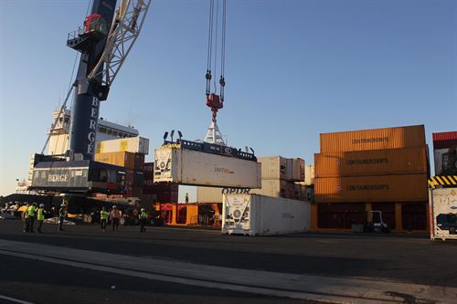 Se adjudica a ACS y Sacyr en 14 millones de euros las obras del puerto de Motril