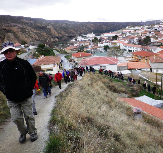 Setenta senderistas sexitanos recorrieron la ruta de los dólmenes de Gorafe  y las Cárcavas del Marchal
