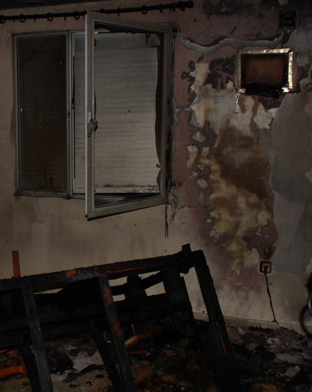 Una estufa brasero provocó el incendio en una vivienda social de La Herradura