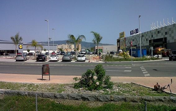 Los comerciantes de Motril piden a la alcaldesa que eliminen los aparcamientos de Alcampo y Mediterráneo