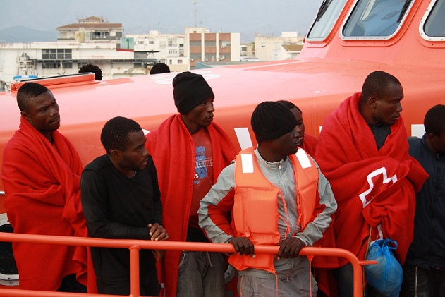 Rescatan a 50 inmigrantes de una patera interceptada junto a la isla de Alborán