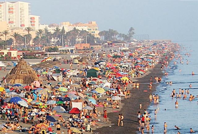 Salobreña pondrán en servicio la zona azul en el paseo marítimo de Salobreña, en Semana Santa