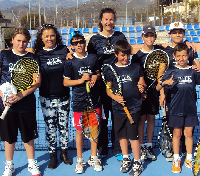 Los dos equipos sexitanos alevines del Club de Tenis Costa Tropical comienzan con victoria el Campeonato de Andalucía de Tenis