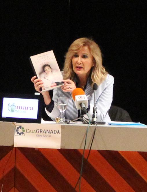 La periodista Nieves Herrero presenta en Motril su novela Lo que escondían sus ojos