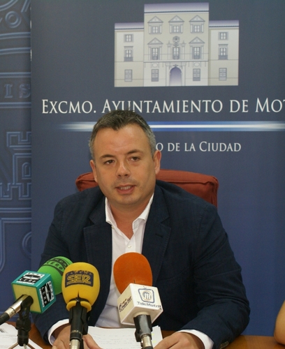 Navarro recrimina al PSOE que una vez concluye el diálogo hay que comprometerse con hechos