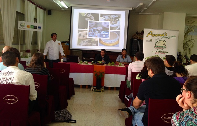 La Chirimoya se promociona en los colegios e institutos de la Costa Tropical