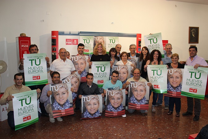 El PSOE de Motril inicia la campaña europea con la presentación y pegada de carteles pidiendo el voto
