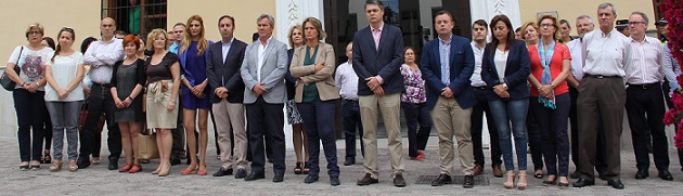 Motril se solidariza con los familiares y amigos de la presidenta de la Diputación de León con un minuto de silencio
