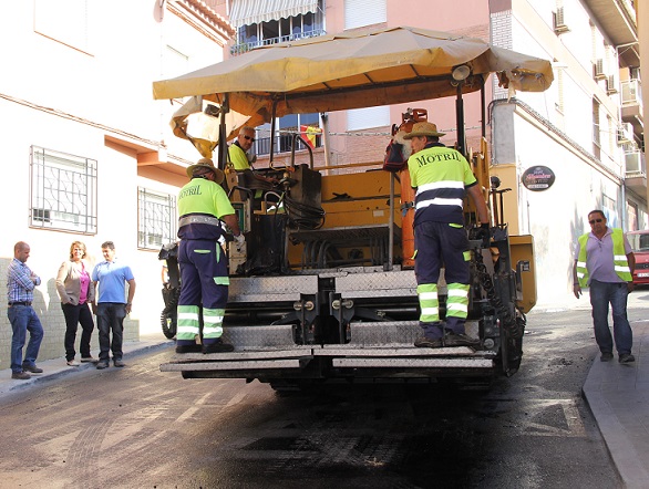 Comienza el asfaltado de varias calles en el entorno de la calle Ancha