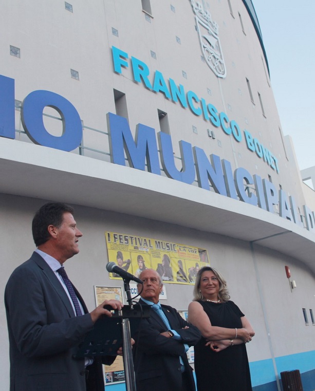 Almuñécar rotula con el nombre de Francisco Bonet el estadio municipal después de 11 años de su inauguración