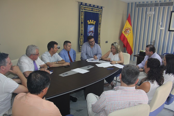 La alcaldesa de Almuñécar se reúne con el sector hotelero para hacer balance promocional y conocer previsiones del sector