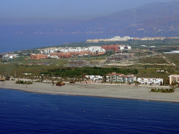Motril celebra hoy viernes su I Shopping Beach en Playa Granada