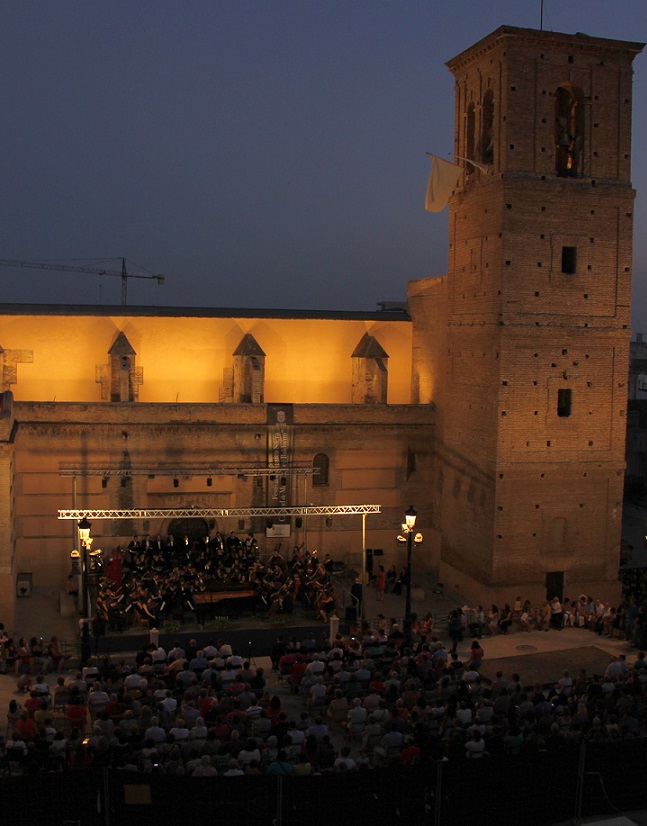 La Joven Orquesta del Sur de España cierra el festival Rey Balduino con un apoteósico concierto en la plaza de la Libertad