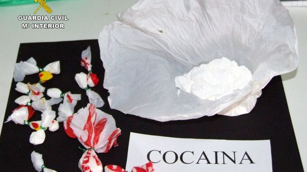 La Guardia Civil detiene a dos jóvenes con más de doscientas dosis de cocaína en La Rábita