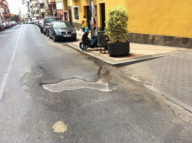 El PSOE pide el asfaltado de la calle Cruces